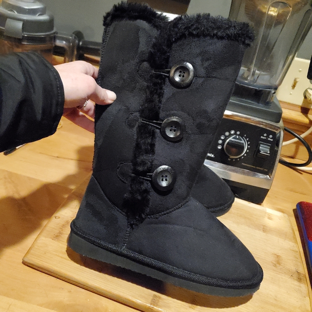 BOOTS... WINTER..⭐.BRAND NEW
